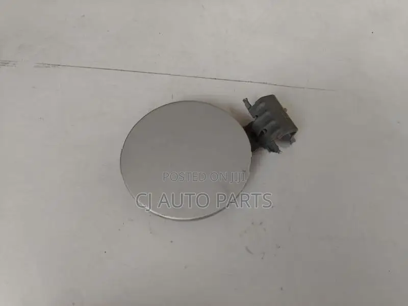 Toyota Vitz SCP10 Fuel Tank Door