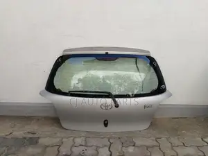 Toyota Vitz Scp10 Dicky Door