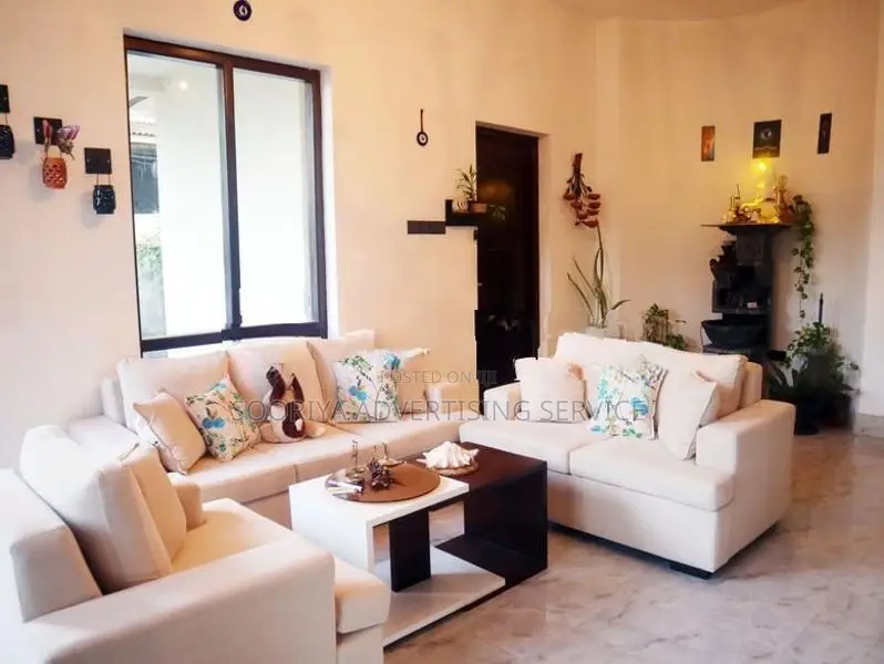 Luxury House with Garden & Parking in Hokandara