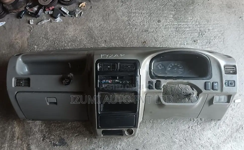 Daihatsu Pyzar dashboard with Meter and Air Bag