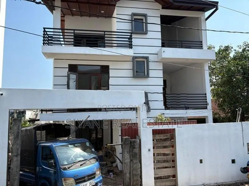 Brand-new Luxury House For Sale Nugegoda