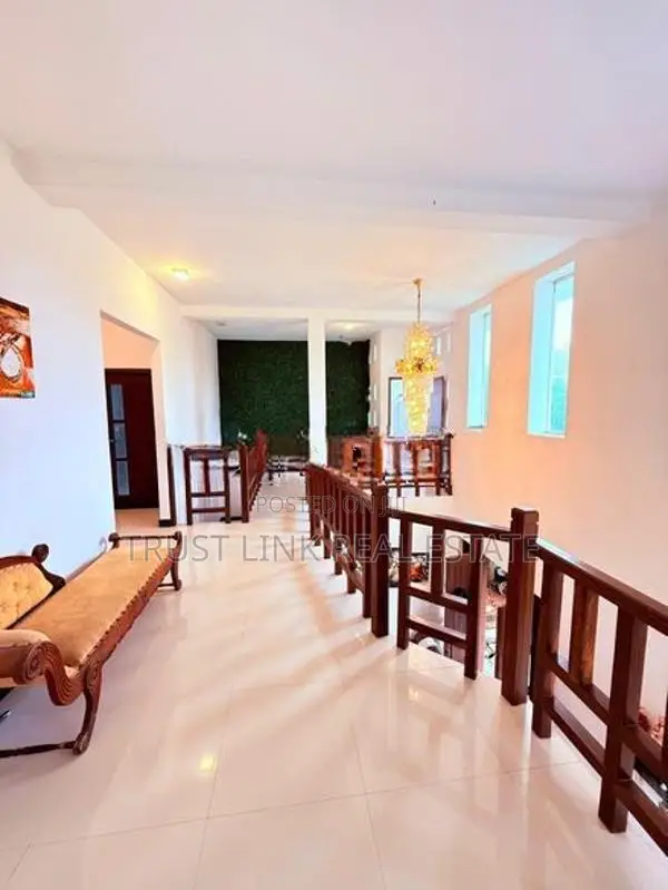 කඳාන සහ රාගම නගර වලට ඉතා සමීපයෙන් පිහිටි නිවසක් වහාම විකිණීමට.