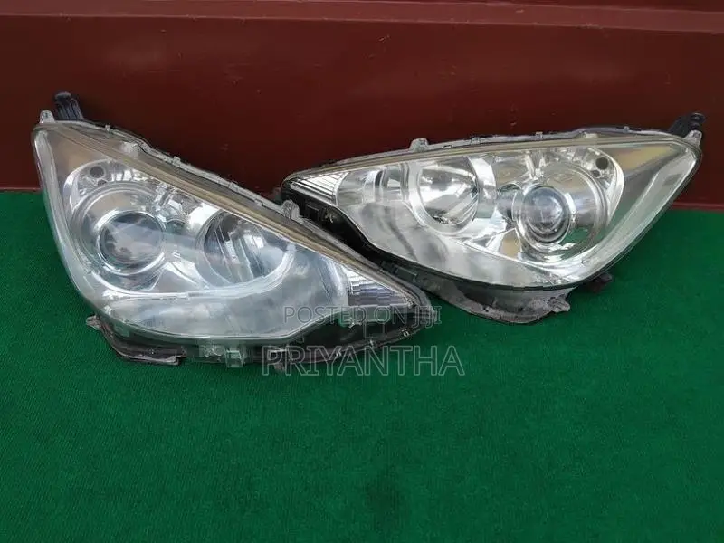 Toyota Aqua Head Light