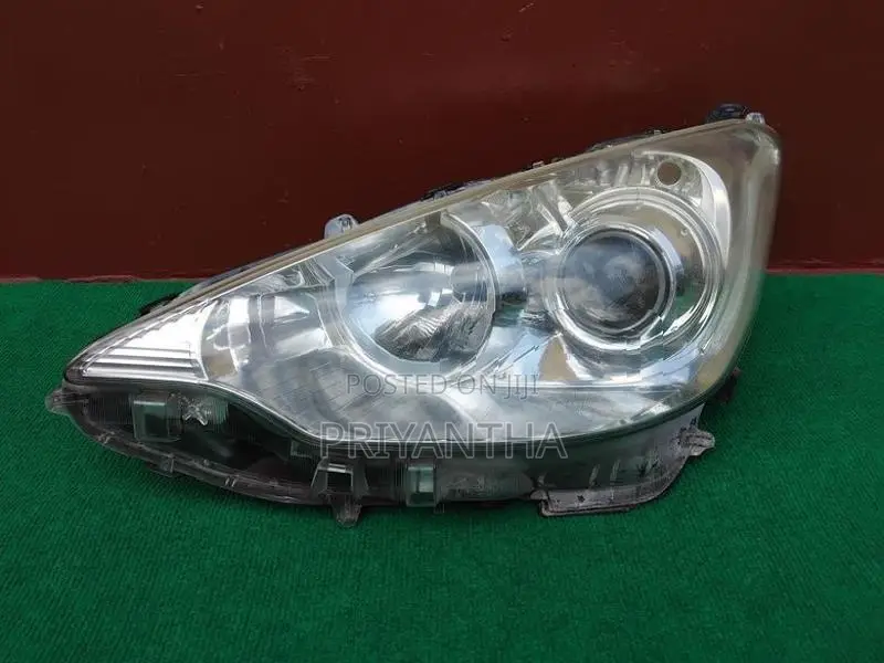 Toyota Aqua Head Light