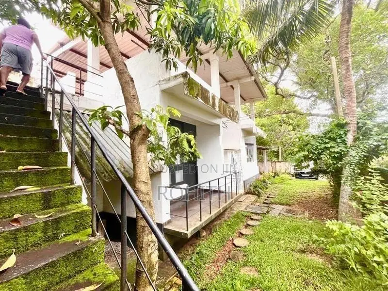 20 Perch House in Barnes Avenue, Mount Lavinia Sale
