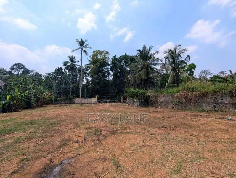 මීරිගම Highway පිවිසුමට ළගින් ඉඩමක්