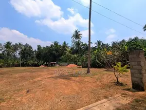 මීරිගම Highway පිවිසුමට ළගින් ඉඩමක්