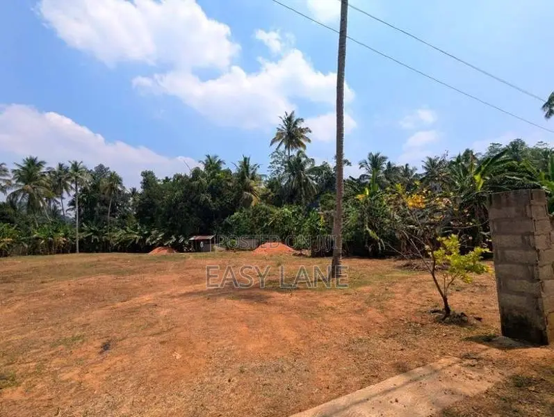 මීරිගම Highway පිවිසුමට ළගින් ඉඩමක්