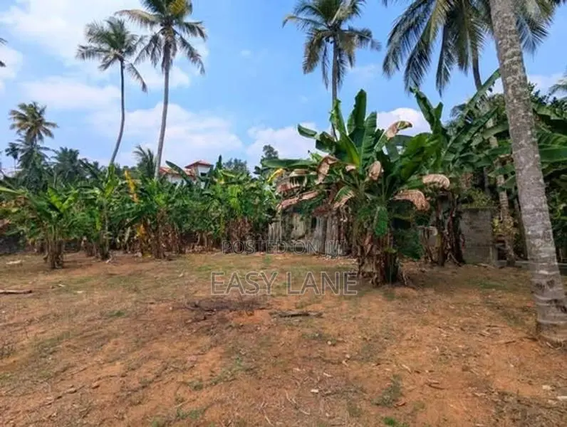මීරිගම Highway පිවිසුමට ළගින් ඉඩමක්