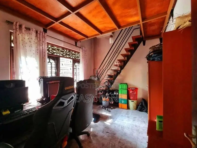 නුවර පාරට මුහුණලා වටිනා ව්‍යාපාරික දේපළක්
