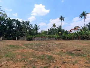 මීරිගම Highway පිවිසුමට ළගින් ඉඩමක්
