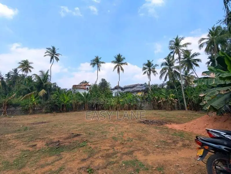 මීරිගම Highway පිවිසුමට ළගින් ඉඩමක්