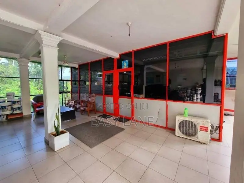 නුවර පාරට මුහුණලා වටිනා ව්‍යාපාරික දේපළක්