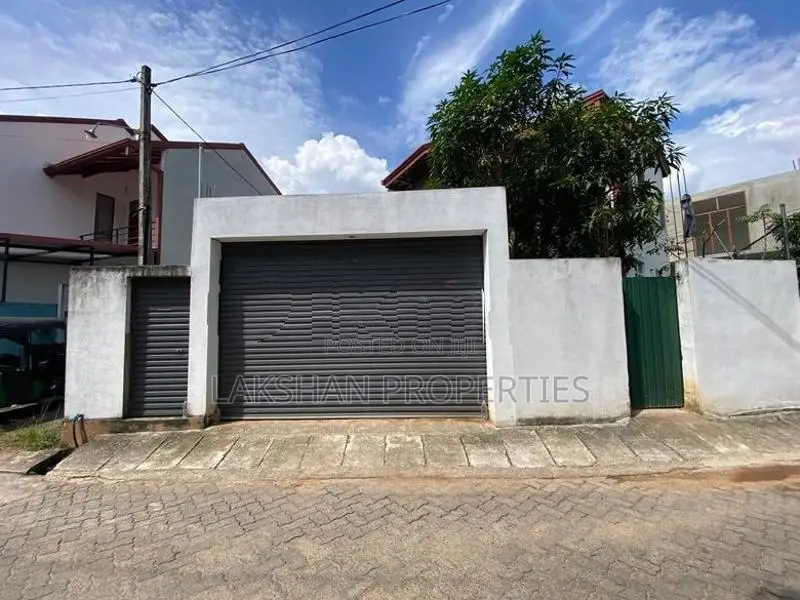 Two Story House For Sale In Boralesgamuwa Raththanapitiya