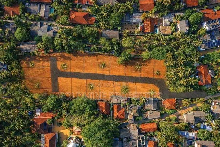 Land for sale in Wadduwa Town – 50m to Galle Road