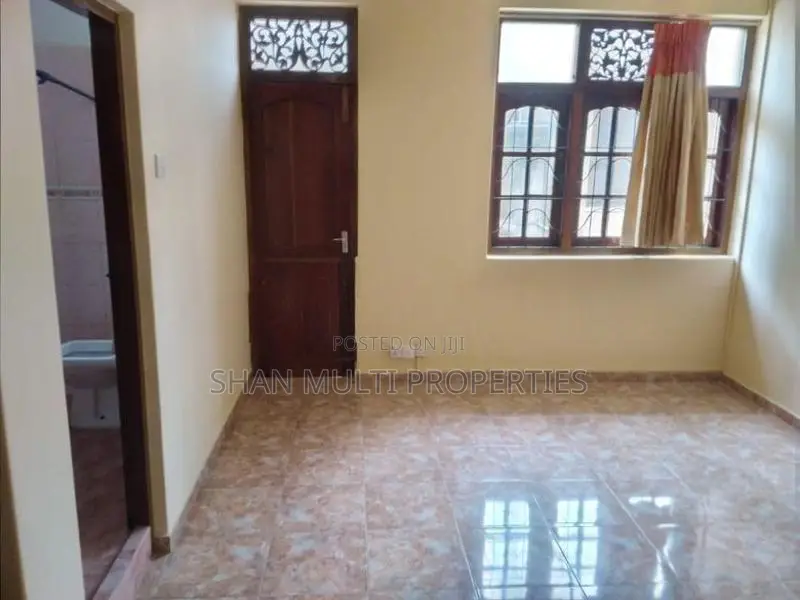 Commercial House upstairs Rent Colombo 03