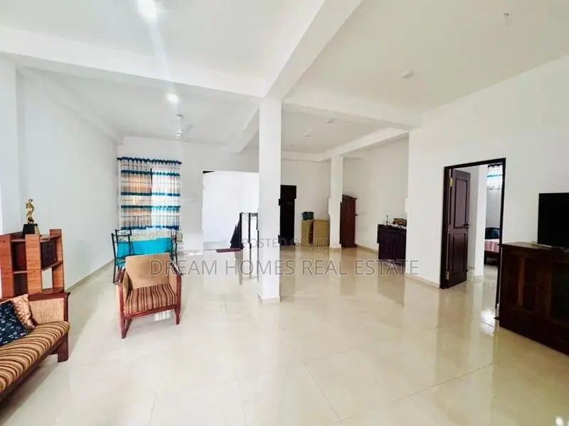 Modern 6BR House for Sale in Baththaramulla