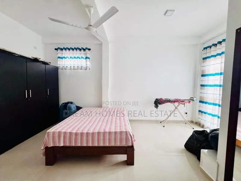 Modern 6BR House for Sale in Baththaramulla