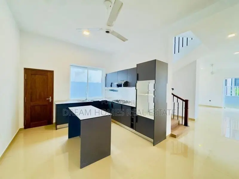 සුපිරි ලක්සරි දෙමහල් නිවසක් – Dehiwala (Gated Community)