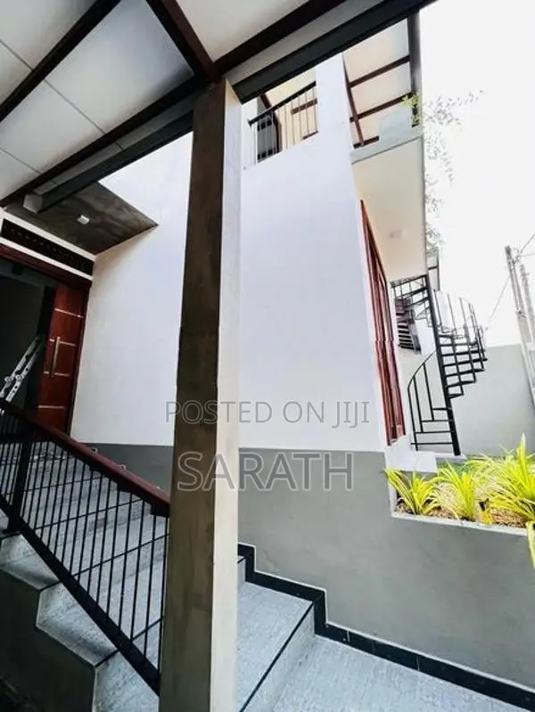 Immediately Sale Two Storied House In Athurugiriya
