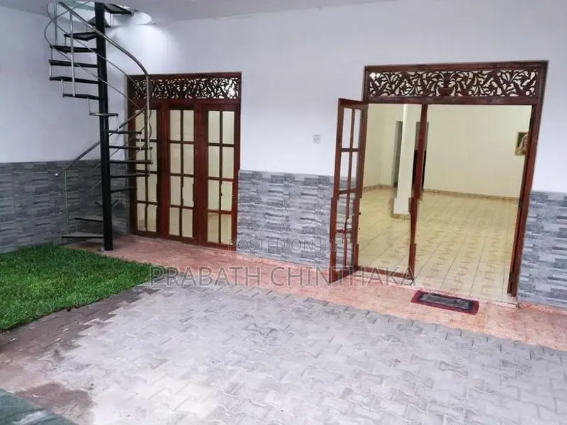 House for Rent in Battaramulla ( Pelawatta )