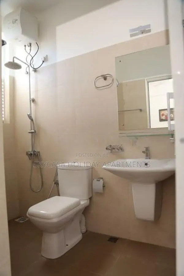 Luxury Holiday Two Bedroom Apartment for 4 guests at Border of Dehiwal