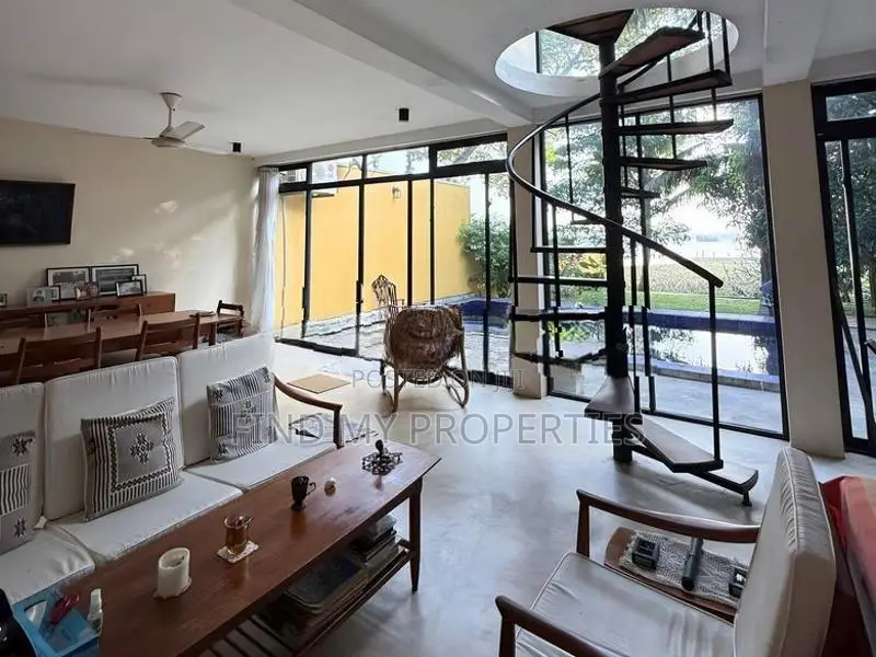 Lakefront Villa for Sale in Piliyandala