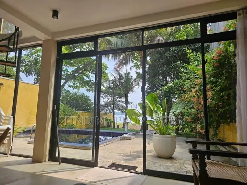Lakefront Villa for Sale in Piliyandala