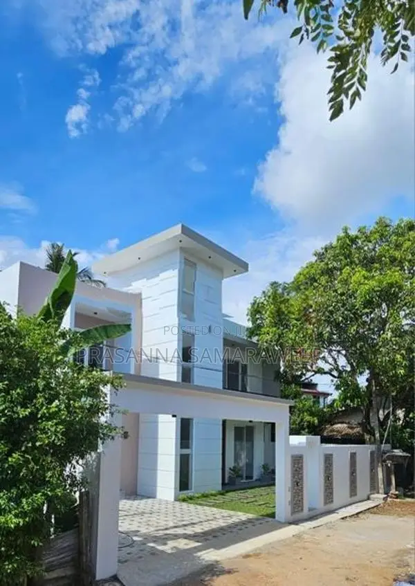 අලංකාර නවීනතම සුවිසල් දෙමහල් නිවස විකිණීමට Piliyandala