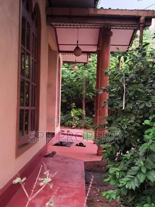 Land with Old House for Sale in Angoda