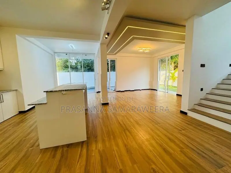 Modern Brand New solid super luxury 2 Story House-piliyandala