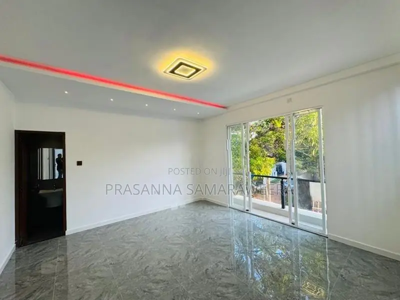Modern Brand New solid super luxury 2 Story House-piliyandala