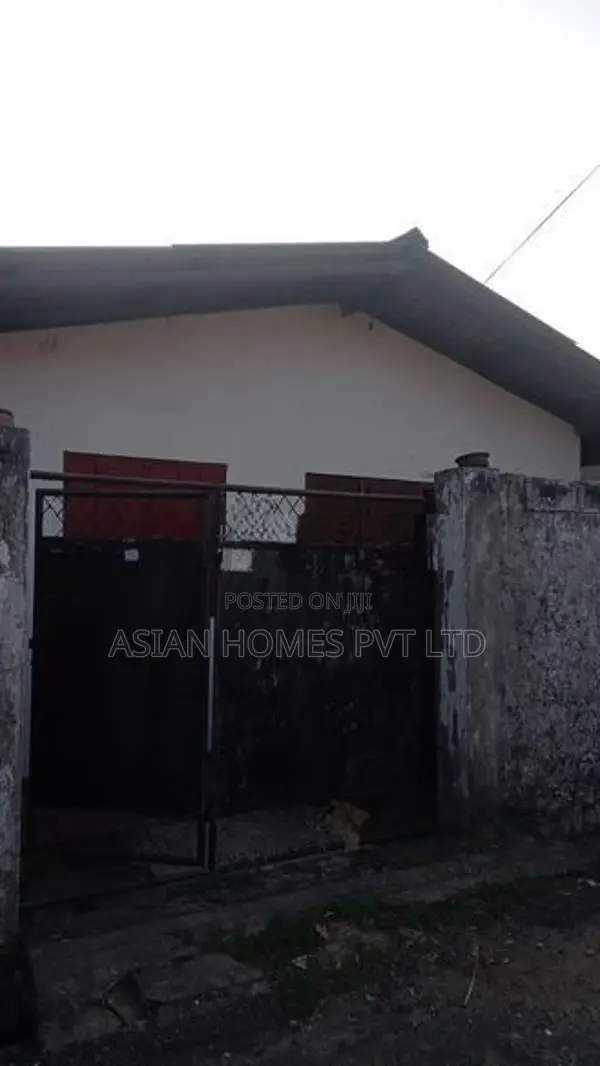 4.3 P OLD HOUSE FOR SALE LAND VALUE IN RATMALANA