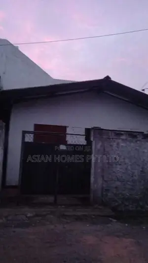 4.3 P OLD HOUSE FOR SALE LAND VALUE IN RATMALANA