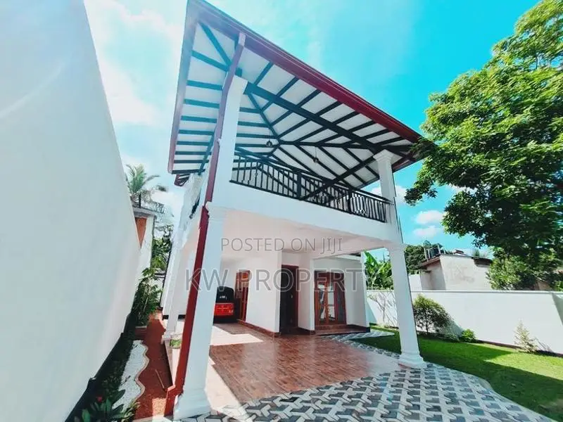 3 Story House for Sale in Piliyandala