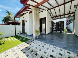 සුඛෝපභෝගී අලංකාර නවීනතම සුවිසල් නිවස විකිණීමට piliyandala