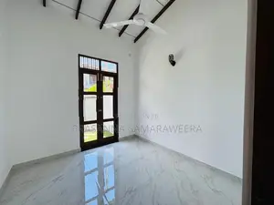 සුඛෝපභෝගී අලංකාර නවීනතම සුවිසල් නිවස විකිණීමට piliyandala