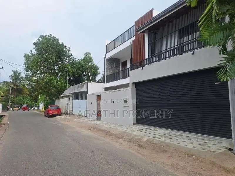 Super House for Sale in Thalawathugoda Lake Road