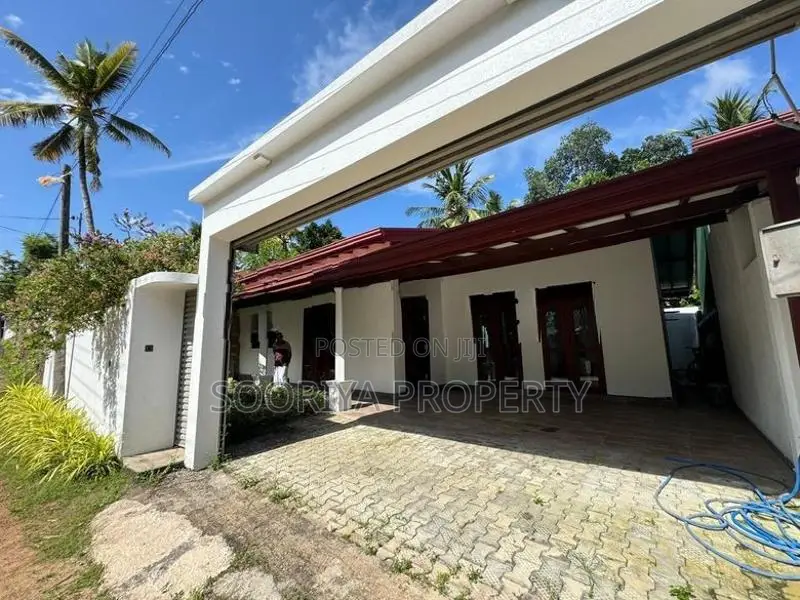 Single Storey Luxury House for Sale in Piliyandala Batuwandara .