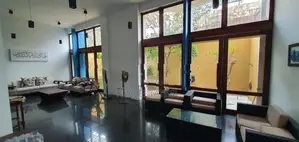 Modern 5-Bedroom House for Rent – Saranankara Road