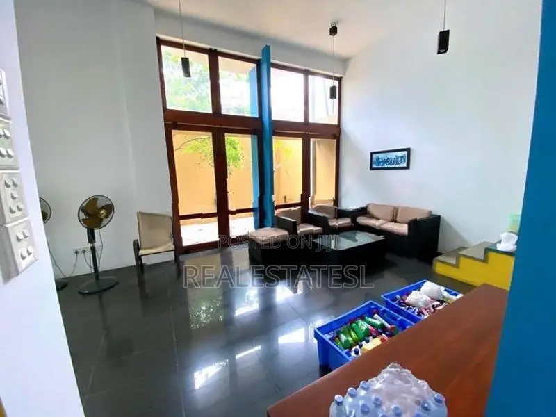 Modern 5-Bedroom House for Rent – Saranankara Road