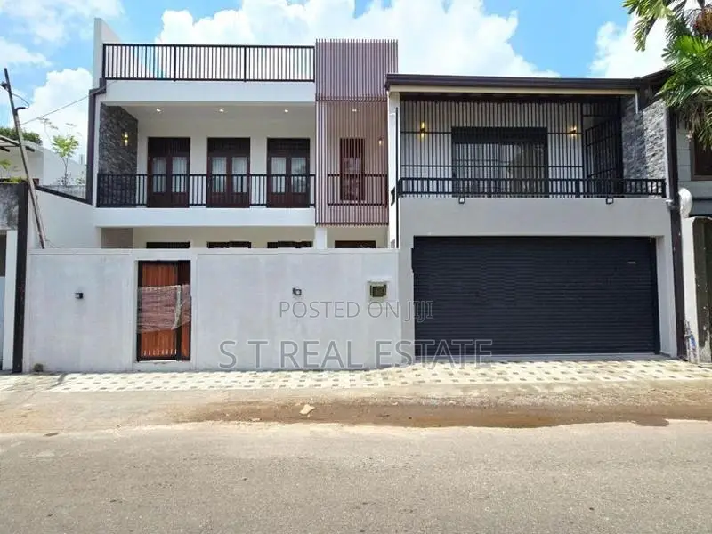 Newly Build Luxury 3 Storey House for Sale in Thalawathugoda