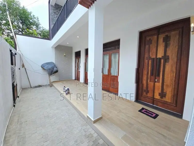 Newly Build Luxury 3 Storey House for Sale in Thalawathugoda
