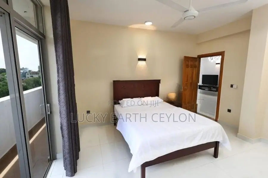 Mount Lavinia Furnished Apartment Long /Short Term for Rent (LEC271)