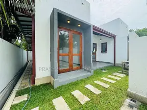 සුඛෝපභෝගී අලංකාර අති නවීනතම නිවස විකිණීමට piliyandala
