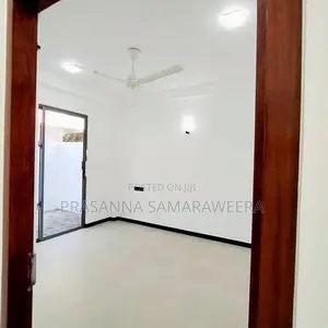 අති සුඛෝපභෝගී අලංකාර නවීනතම නිවස විකිණීමට piliyandala town