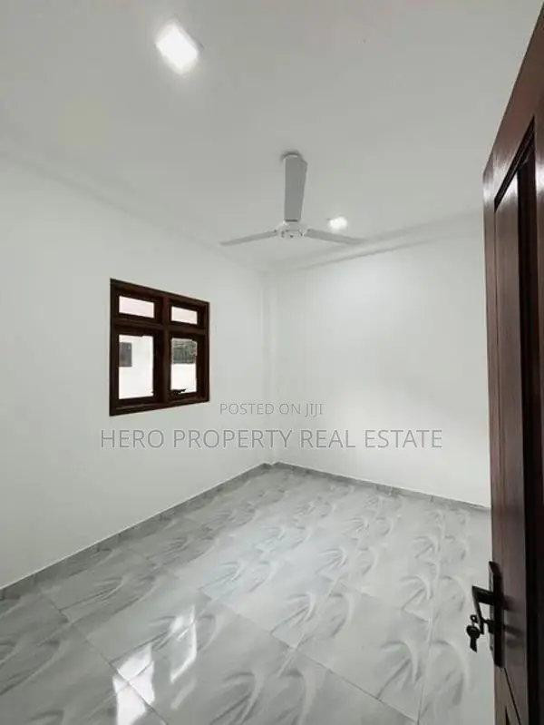 Modern Luxury House for Sale in Athurugiriya 007