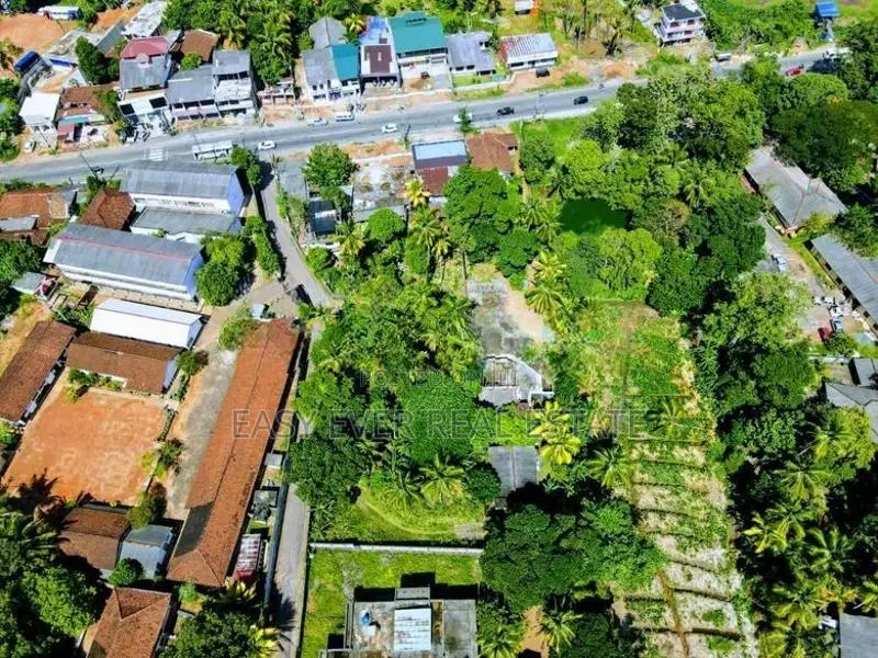 නිට්ටඹුව නගර මධ්‍යයෙන් සුපිරි බිම් කොටසක්