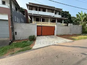 Athurugiriya Prime Location Luxury House For Sale