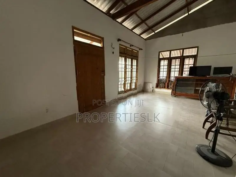 Athurugiriya Prime Location Luxury House For Sale